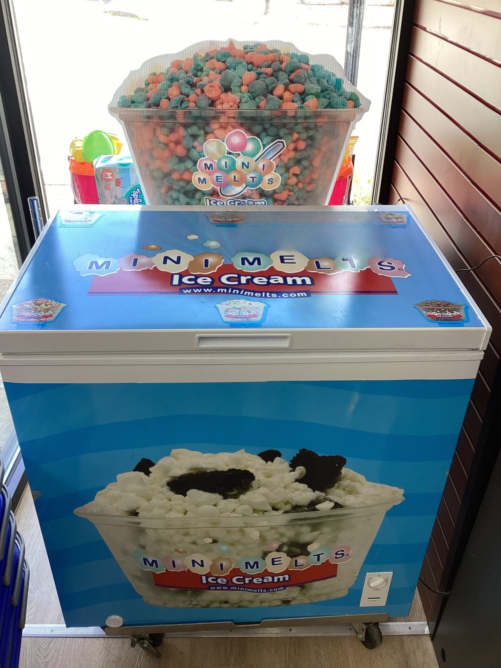 Mini Melts Grab and Go retail freezer stocked with ice cream cups